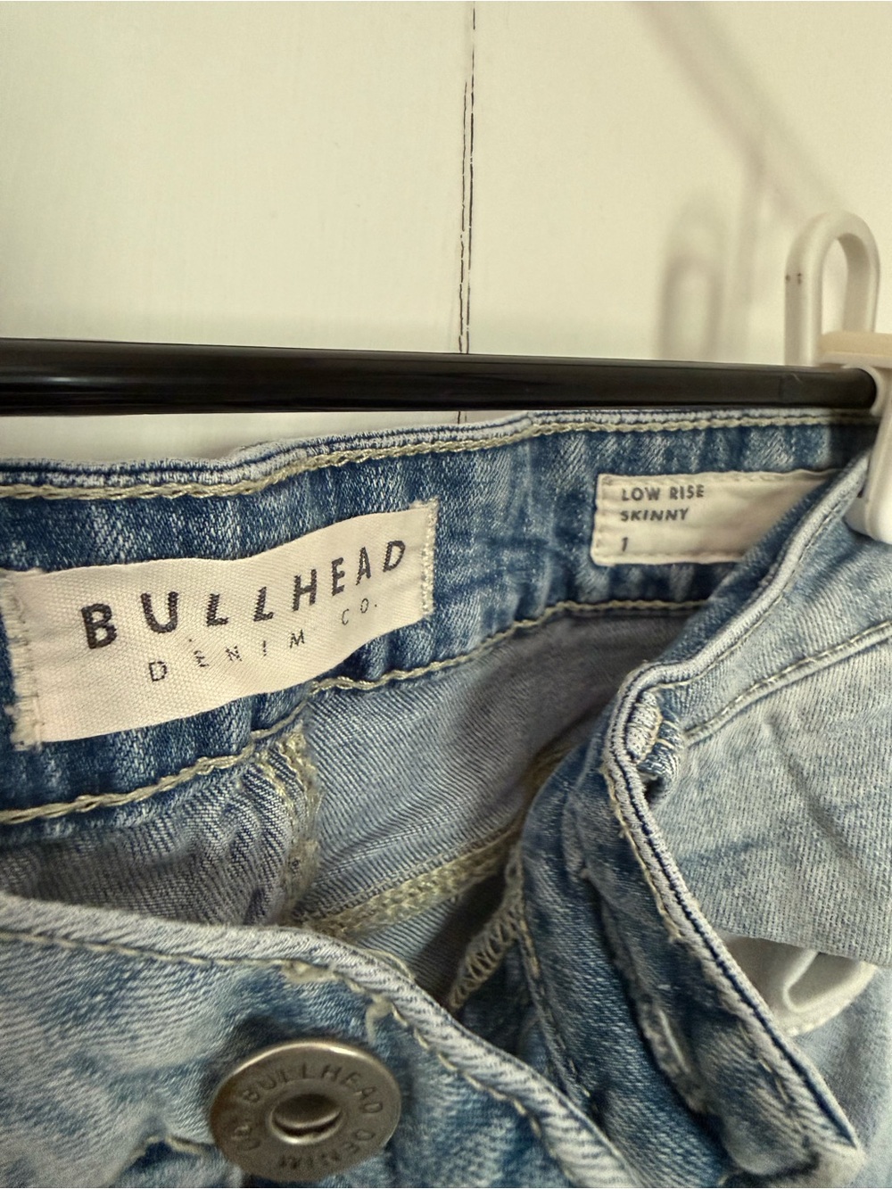 Bullhead Low Rise Ripped Skinny Jeans - Picture 2 of 3